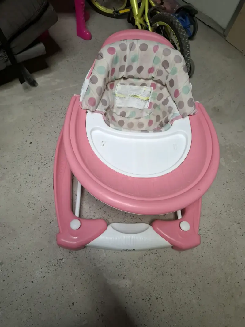 Andador rosado para bebé
