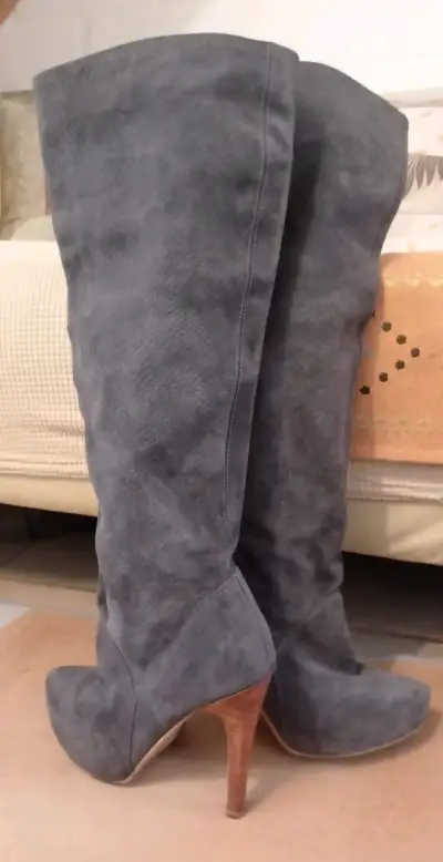Botas altas de tacón. Marca: Victorgonzalez - miniatura 5