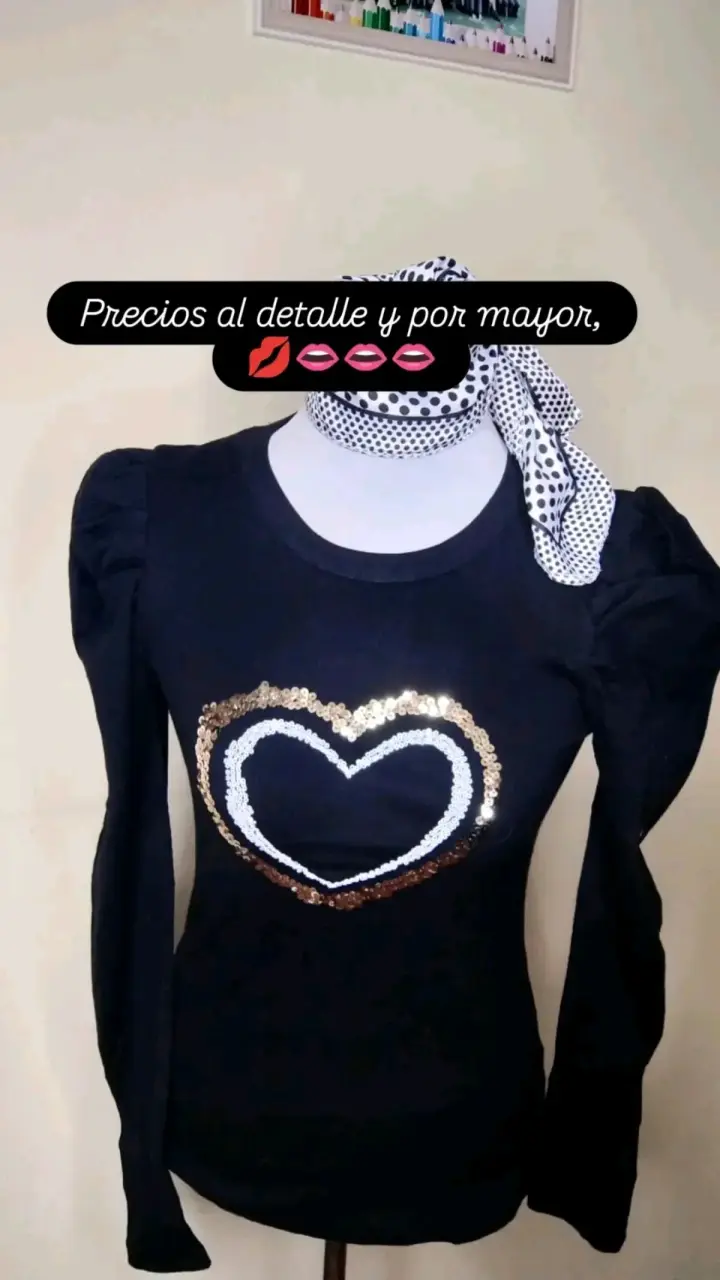 Polera negra con lentejuelas - 1