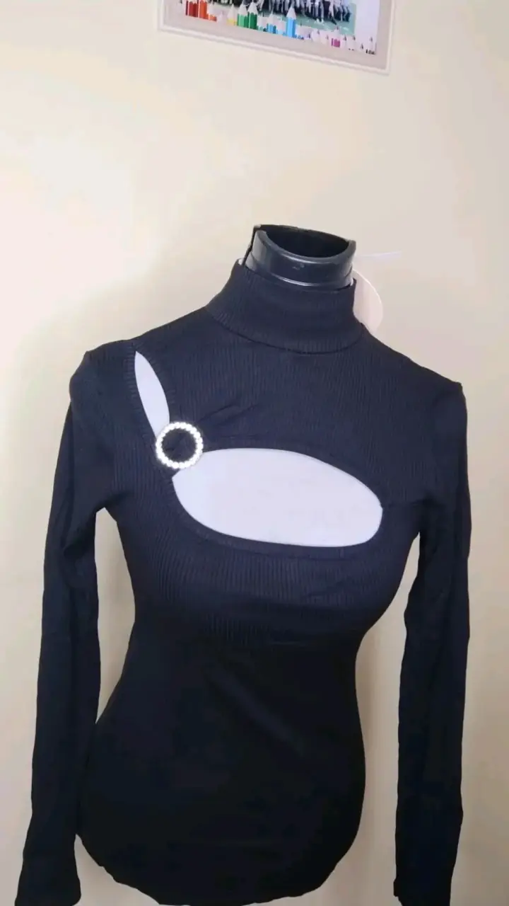 Polera negra con lentejuelas - 6