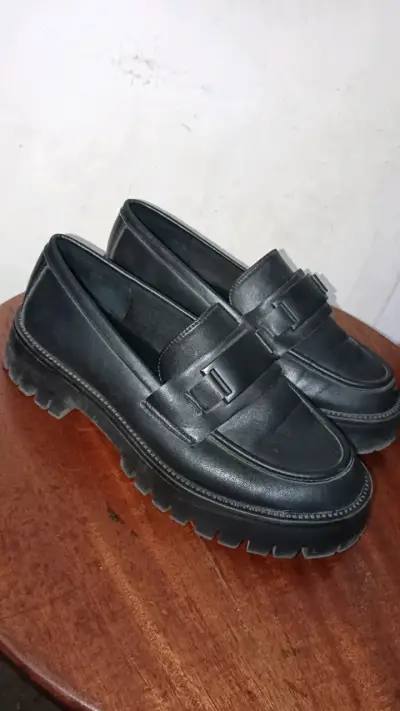 Zapatos, botas y zapatillas - miniatura 1