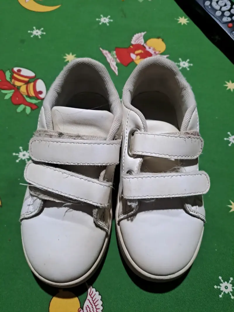 Zapatillas blancas con velcro - 1