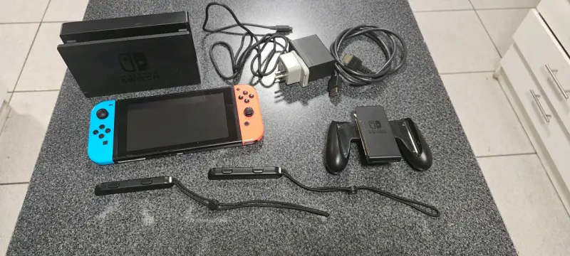 Nintendo Switch con accesorios - 1