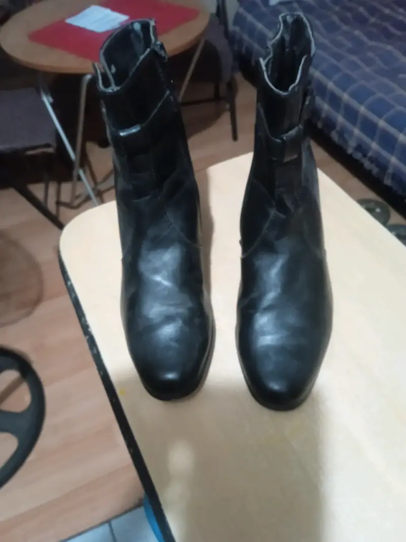 Botas cortas de cuero - 1