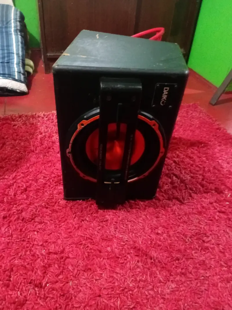 Parlante DAIK de sonido potente