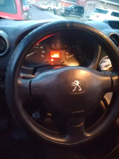 Peugeot partner - miniatura 4