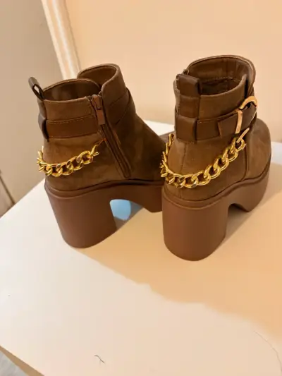 Botines marrones con tacón - miniatura 2