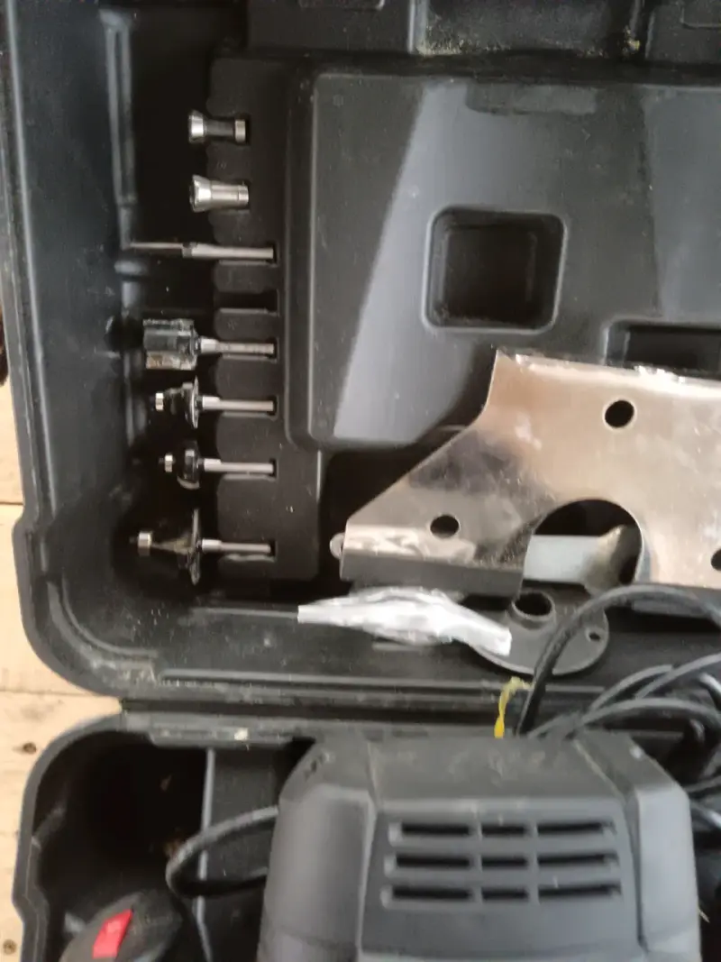 Fresadora SKIL con accesorios - 2