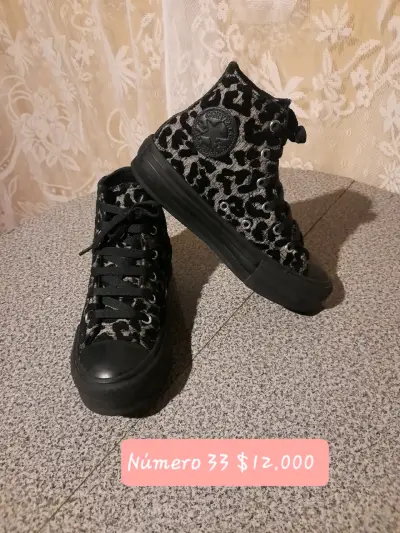 Zapatillas negras estampadas - miniatura 1