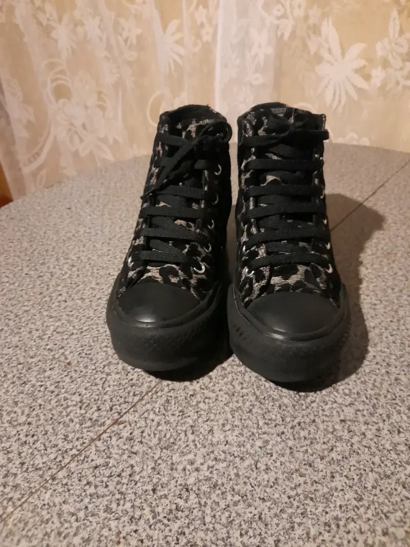 Zapatillas negras estampadas - 2