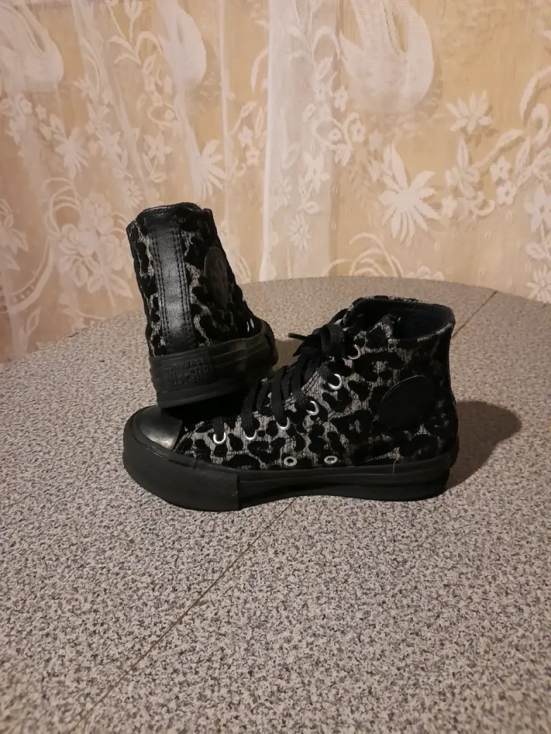 Zapatillas negras estampadas - 3