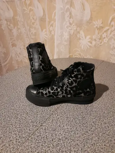 Zapatillas negras estampadas - miniatura 3