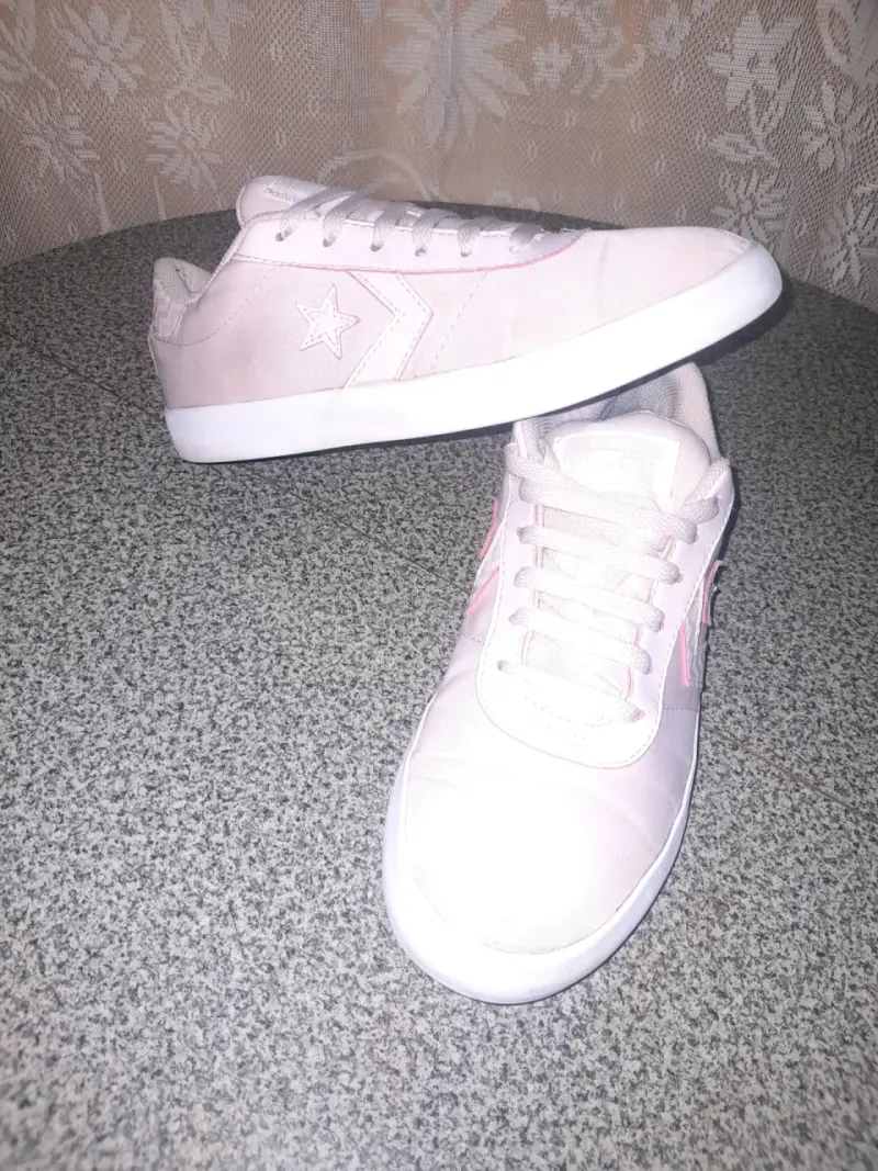 Zapatillas rosa estilo casual - 1