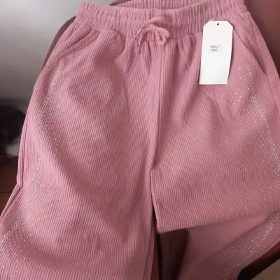Pantalones rosados para mujer - miniatura 2