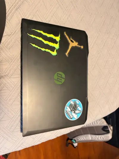 Portátil HP Pavilion Gamer - miniatura 2