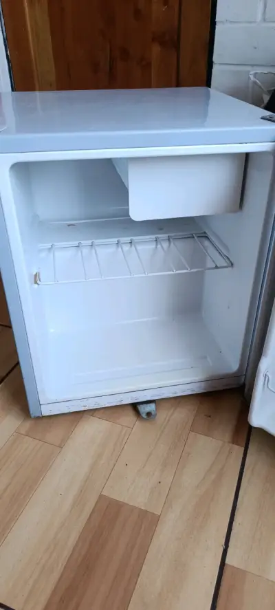 Refrigerador compacto Hitech plateado - miniatura 6