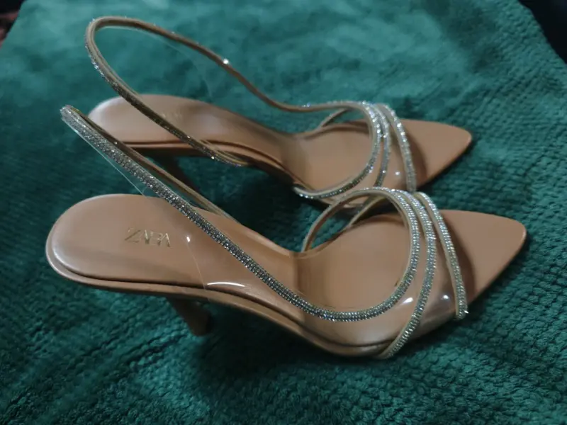Sandalias taco bajo con brillo Zara - 2