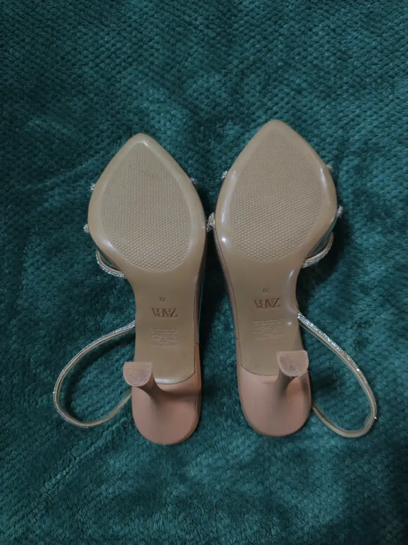 Sandalias taco bajo con brillo Zara - 4