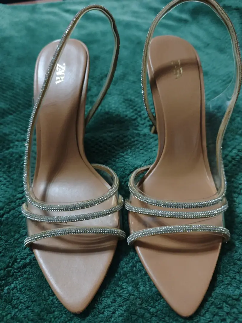 Sandalias taco bajo con brillo Zara - 5