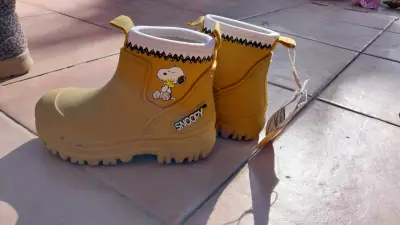 Botas amarillas Snoopy Peanuts - miniatura 2