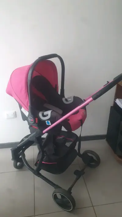 Coche de bebé rosa con silla - miniatura 3