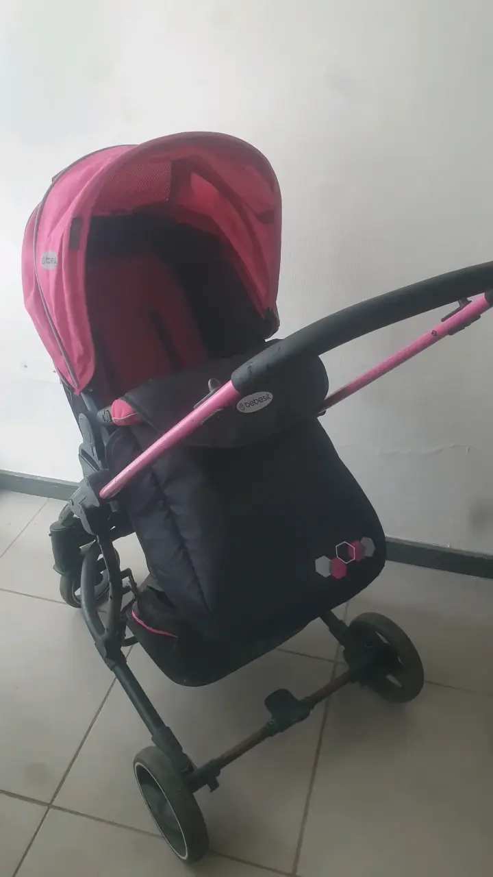 Coche de bebé rosa con silla - 4