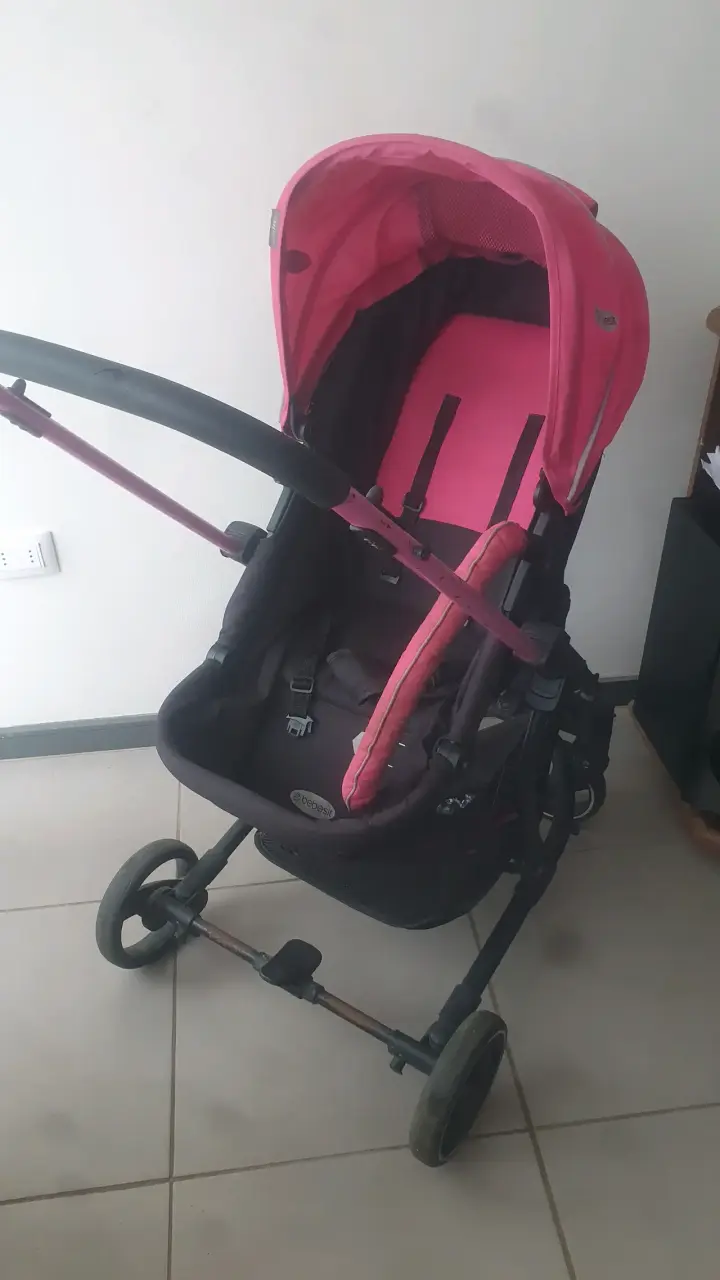 Coche de bebé rosa con silla - 5