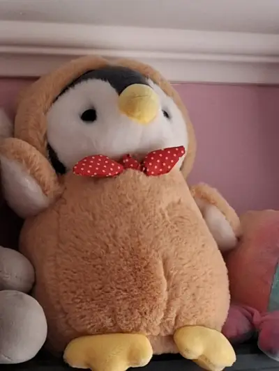 Peluche de pingüino con lazo - miniatura 2