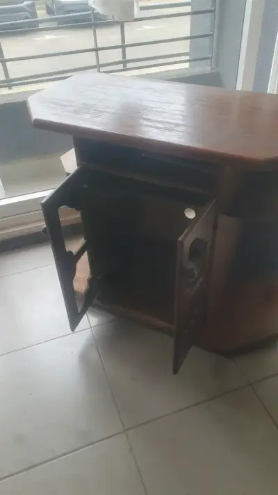Mesa auxiliar de madera - miniatura 1