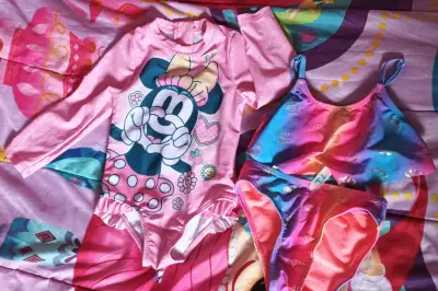 Traje de baño infantil estrellas - miniatura 4