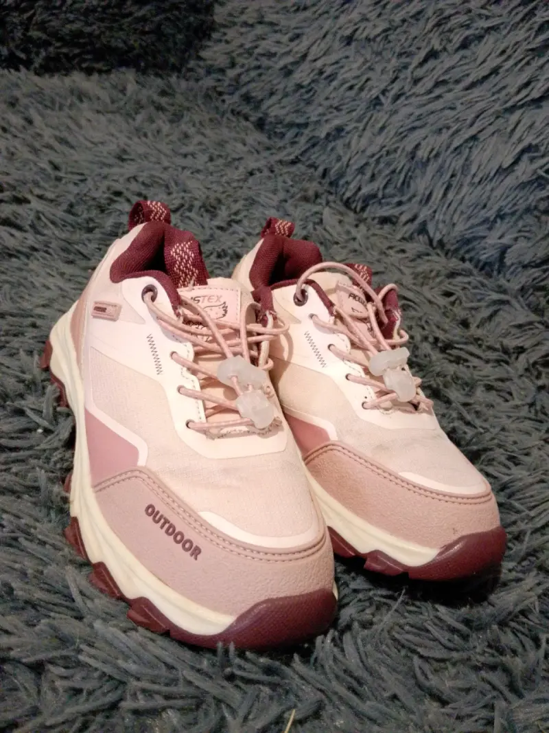 Zapatillas y botitas de niña - 2