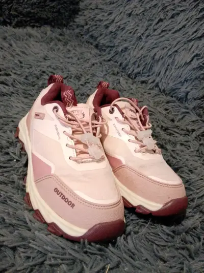 Zapatillas y botitas de niña - miniatura 2