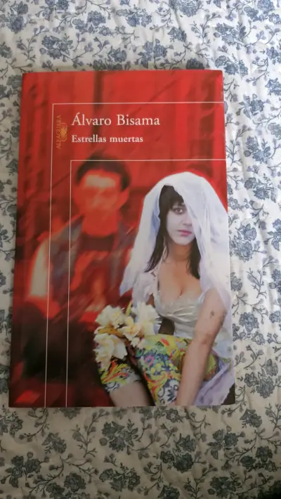 Libro 'Estrellas Muertas' Álvaro Bisama - miniatura 1