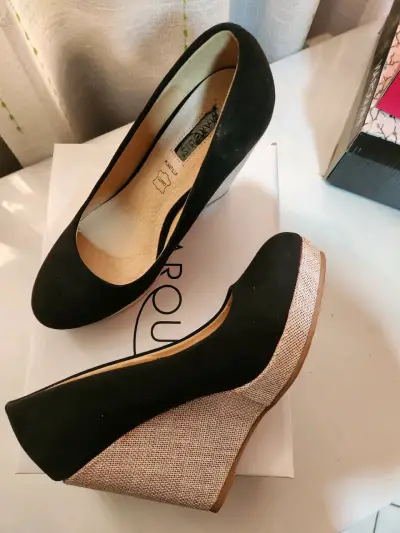 Zapato gamuza con taco - miniatura 1