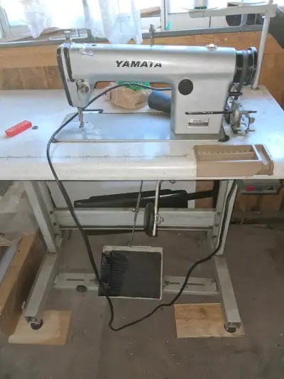 Máquina de coser industrial Yamata - miniatura 1