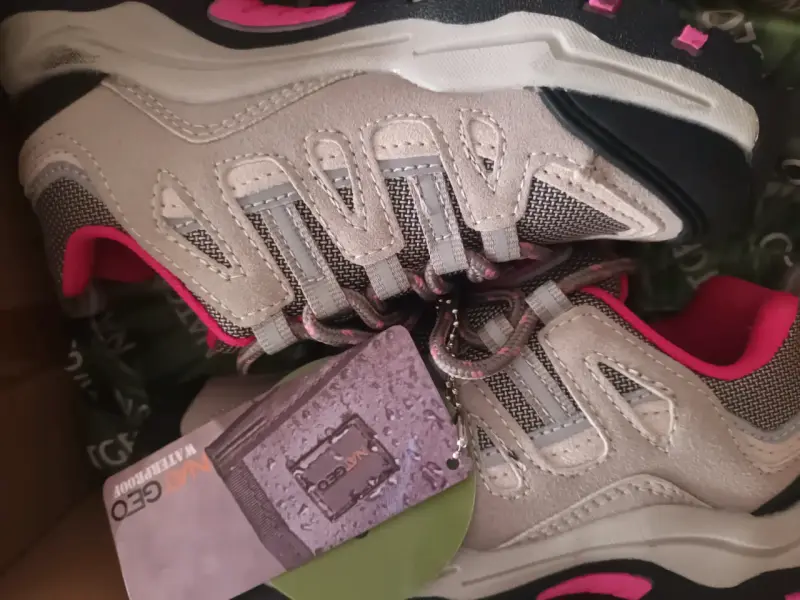 Zapatillas NaGEO impermeables gris con rosado - 1