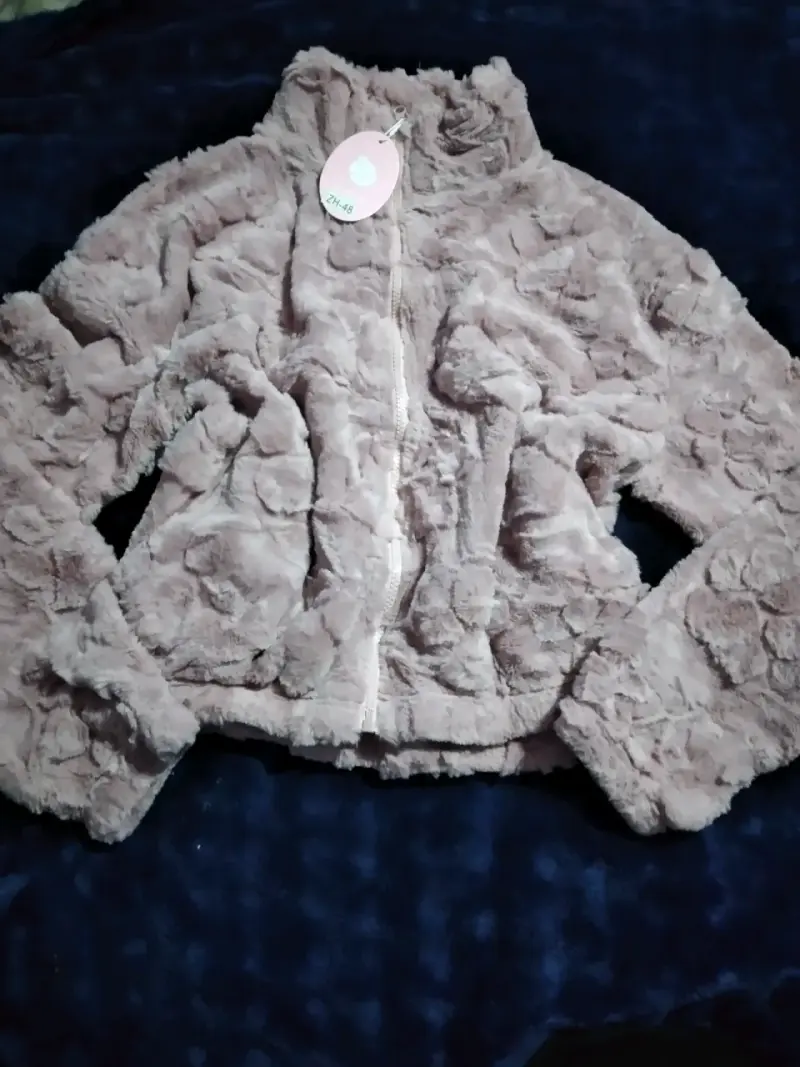 Chaqueta de peluche rosa