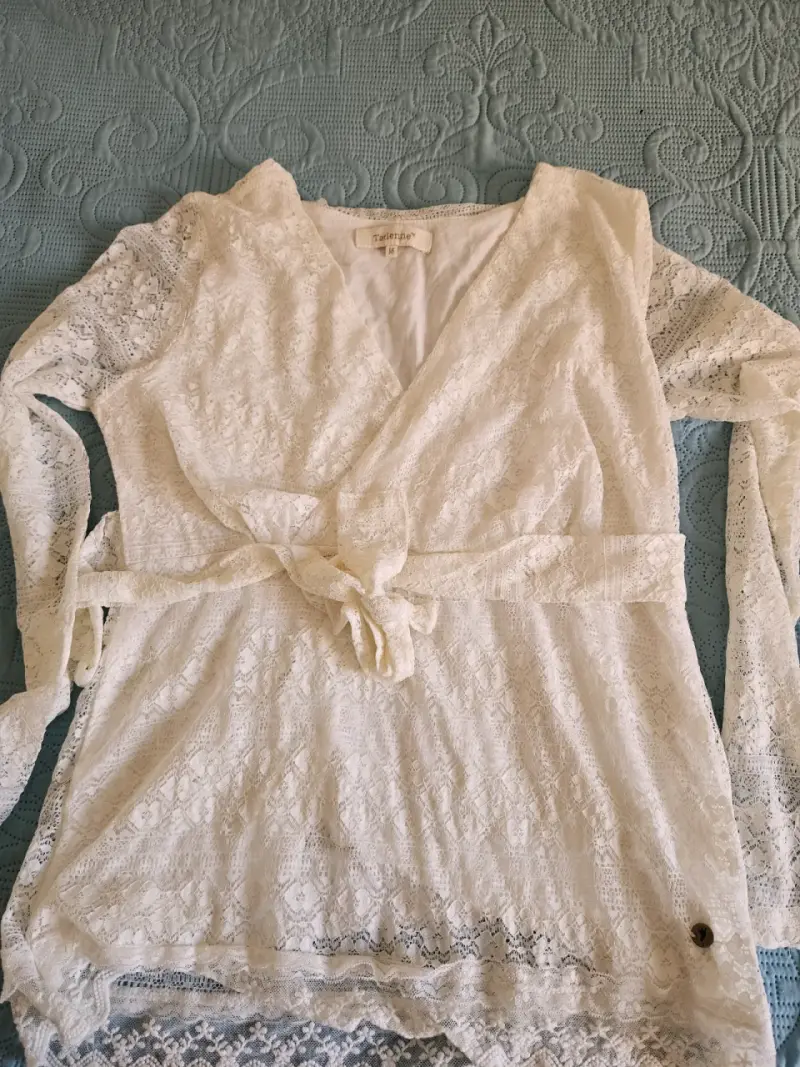 Blusa de encaje blanca