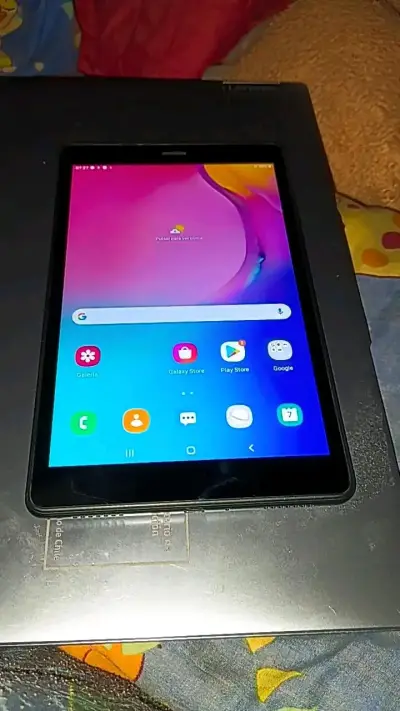 Tablet Samsung Galaxy negra - miniatura 4