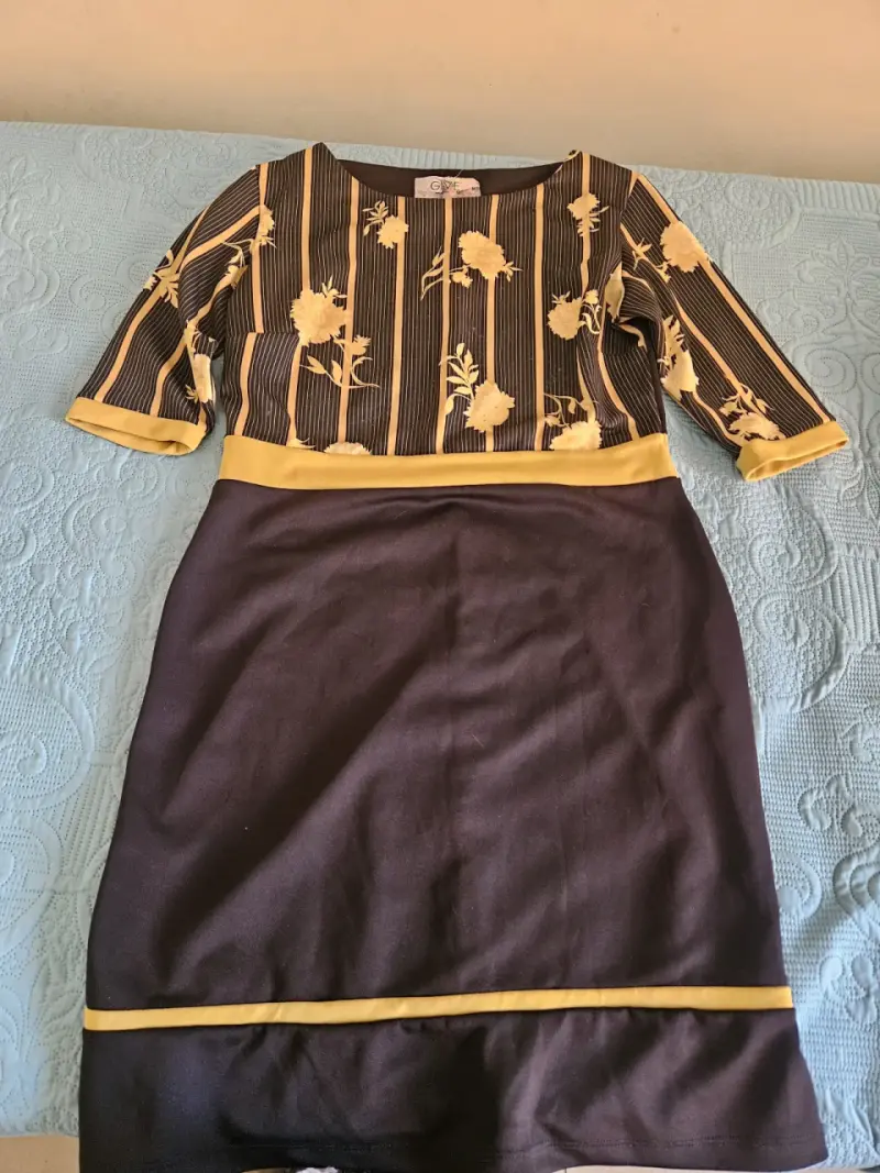 Vestido floral negro y amarillo