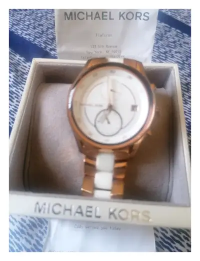 Reloj Michael Kors dorado y blanco - miniatura 3