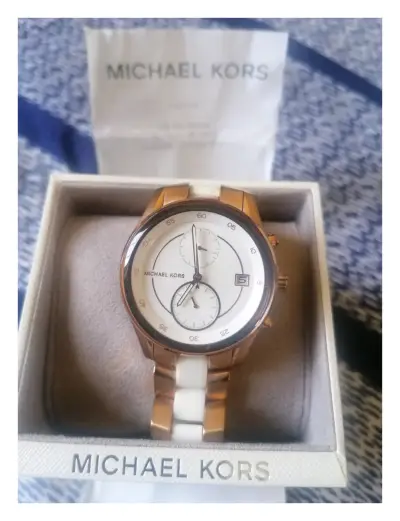 Reloj Michael Kors dorado y blanco - miniatura 4
