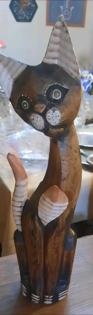 Estatua de gato tallada en madera - miniatura 1