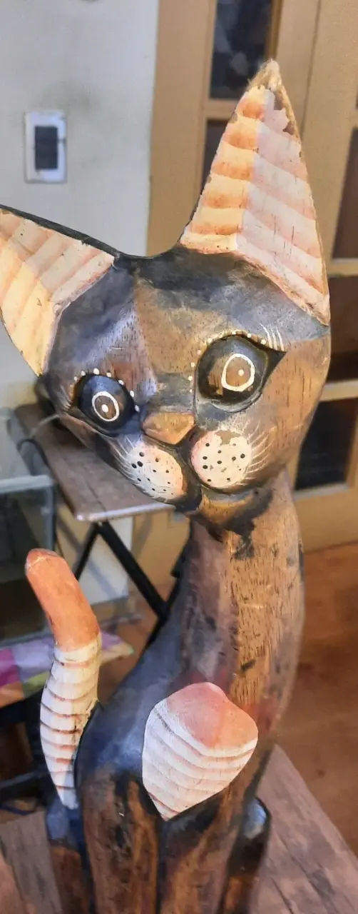 Estatua de gato tallada en madera - 2