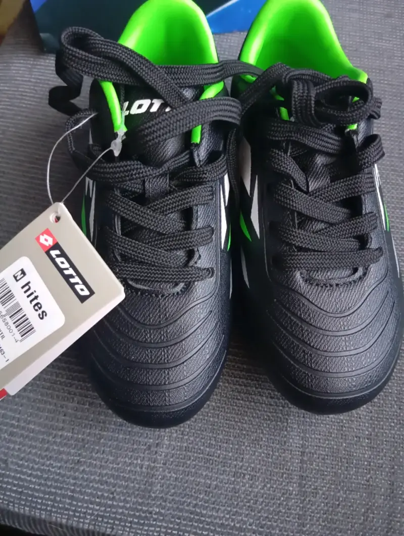 Zapatillas de fútbol Lotto negras - 3