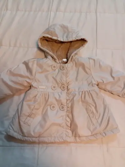 Abrigo infantil beige con capucha - miniatura 1