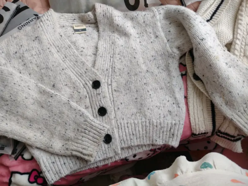 Cardigan gris con botones - 1
