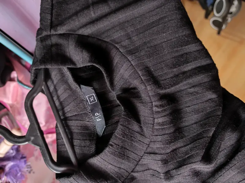 Polera sin mangas negra - 2