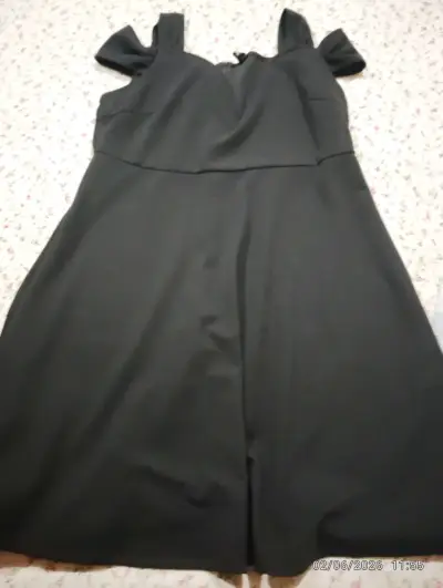Vestido negro elegante - miniatura 1