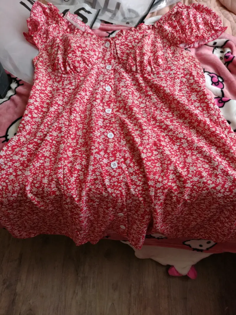 Vestido rojo con flores